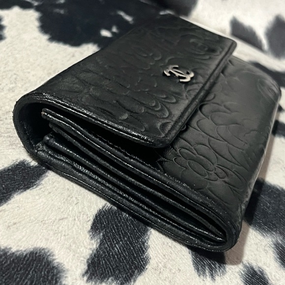 CHANEL Black Leather Floral Camellia Wallet - Picture 3 of 16